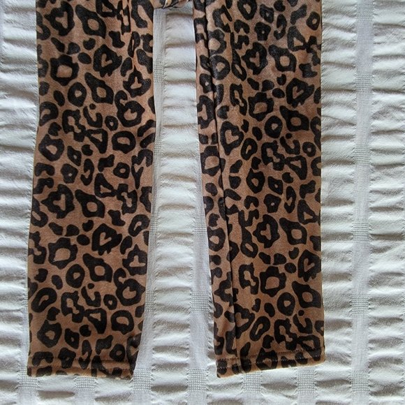 Spirit Halloween Adult Cheetah Catsuit Costume - Picture 9 of 9